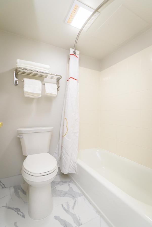 Philadelphia Suites At Airport - An Extended Stay Hotel 외부 사진