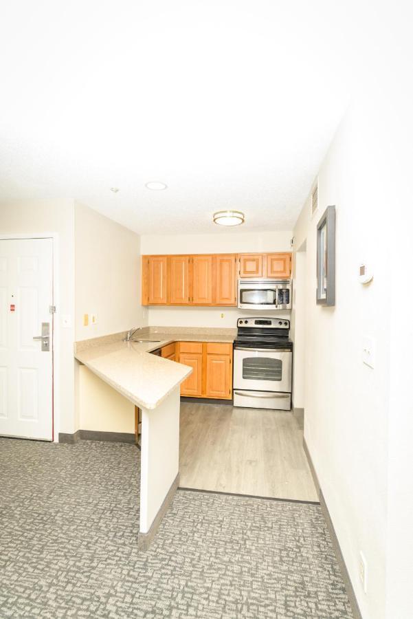 Philadelphia Suites At Airport - An Extended Stay Hotel 외부 사진